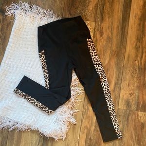 Zyia Active Crop Legging with pockets, black